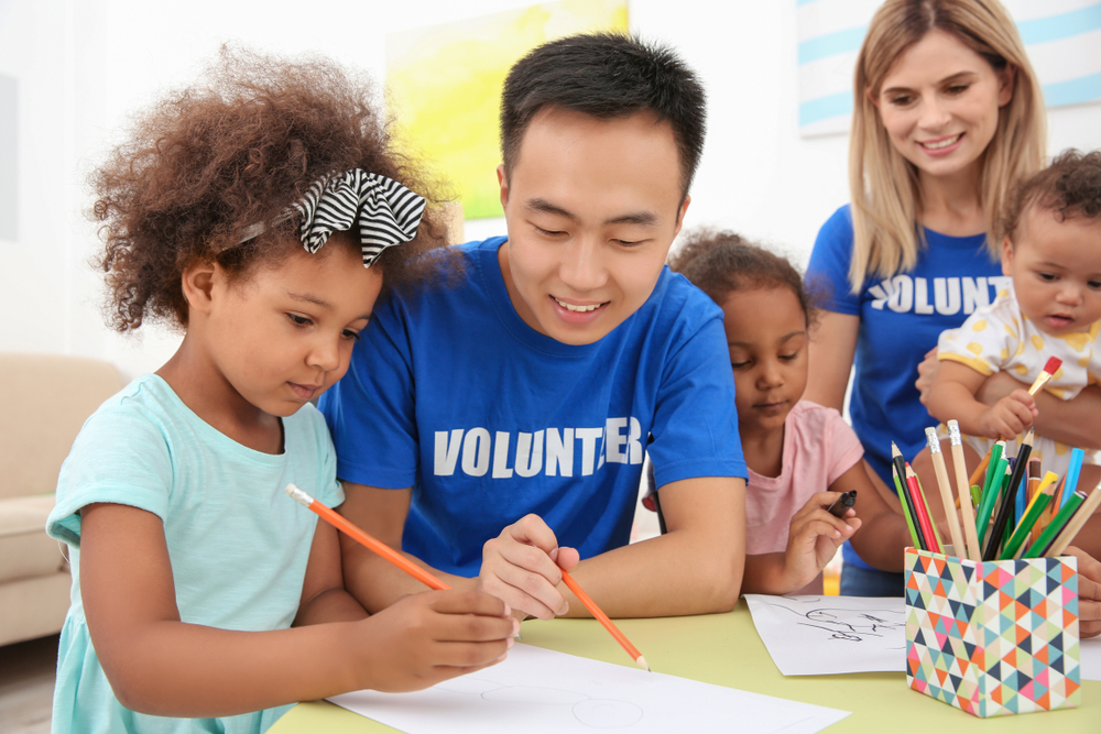 volunteers-and-kids